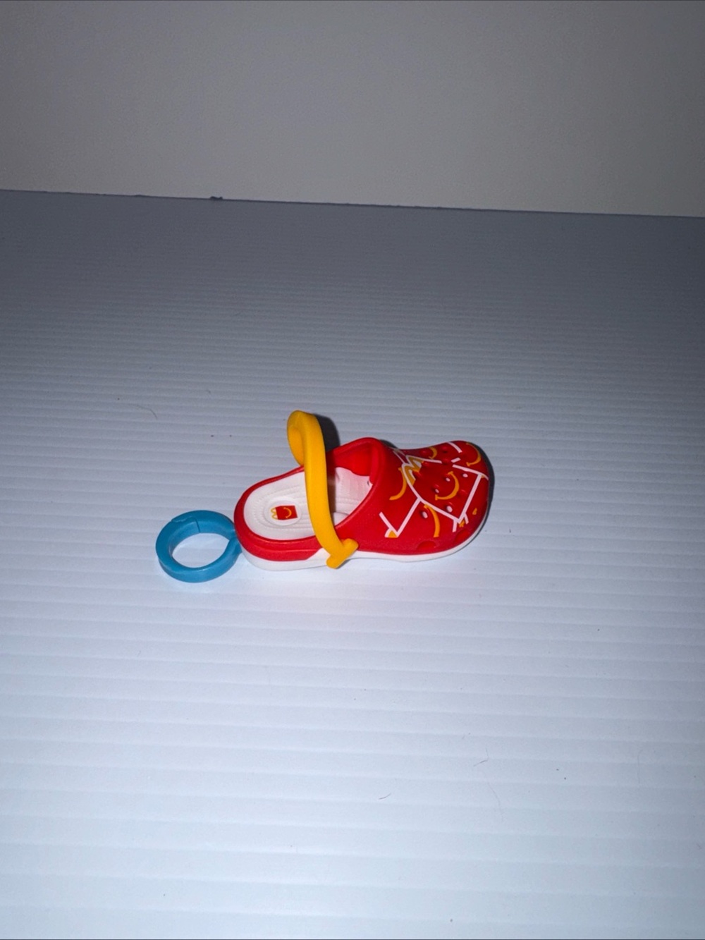 Exclusive No 2 CROCS Plastic Keychain Clip 2024 McDonald's HAPPY MEAL TOYS RED - Picture 9 of 11